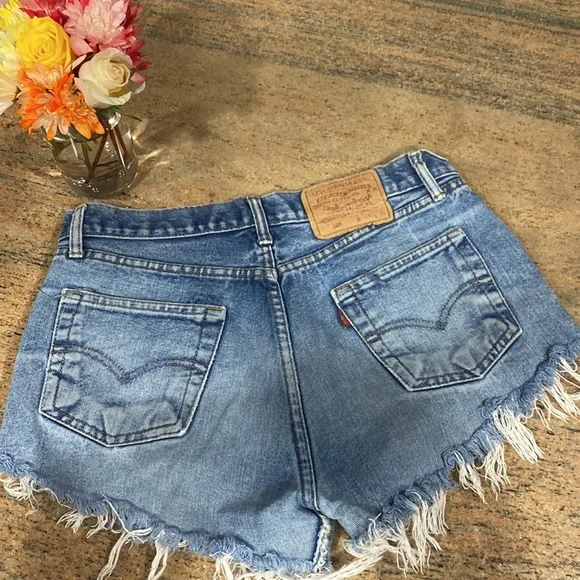Levi’s 501 denim high waist shorts - Picture 2 of 4
